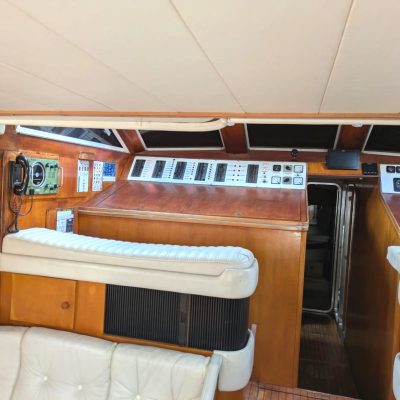 Ferretti 53 pilotage intérieur Empuriabrava